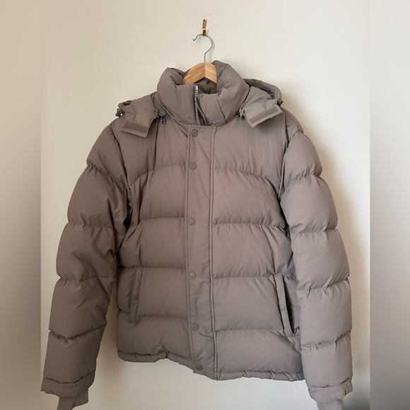 TNA Jackets & Blazers - Aritzia super puff in modern taupe